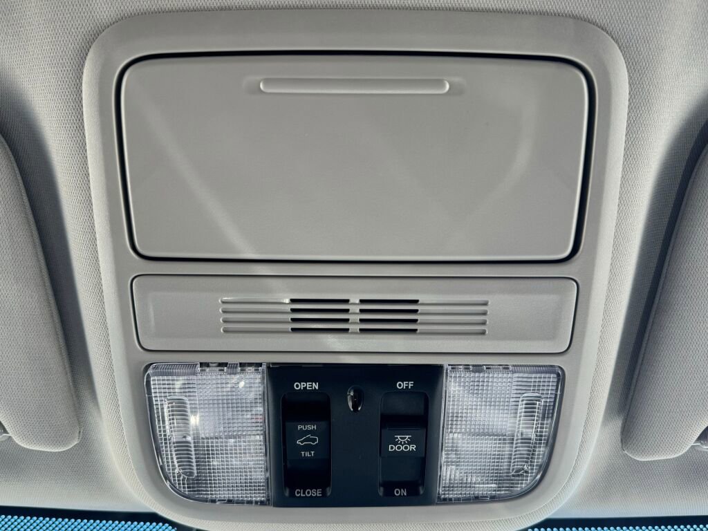 Used 2025 Honda Odyssey Elite image 34