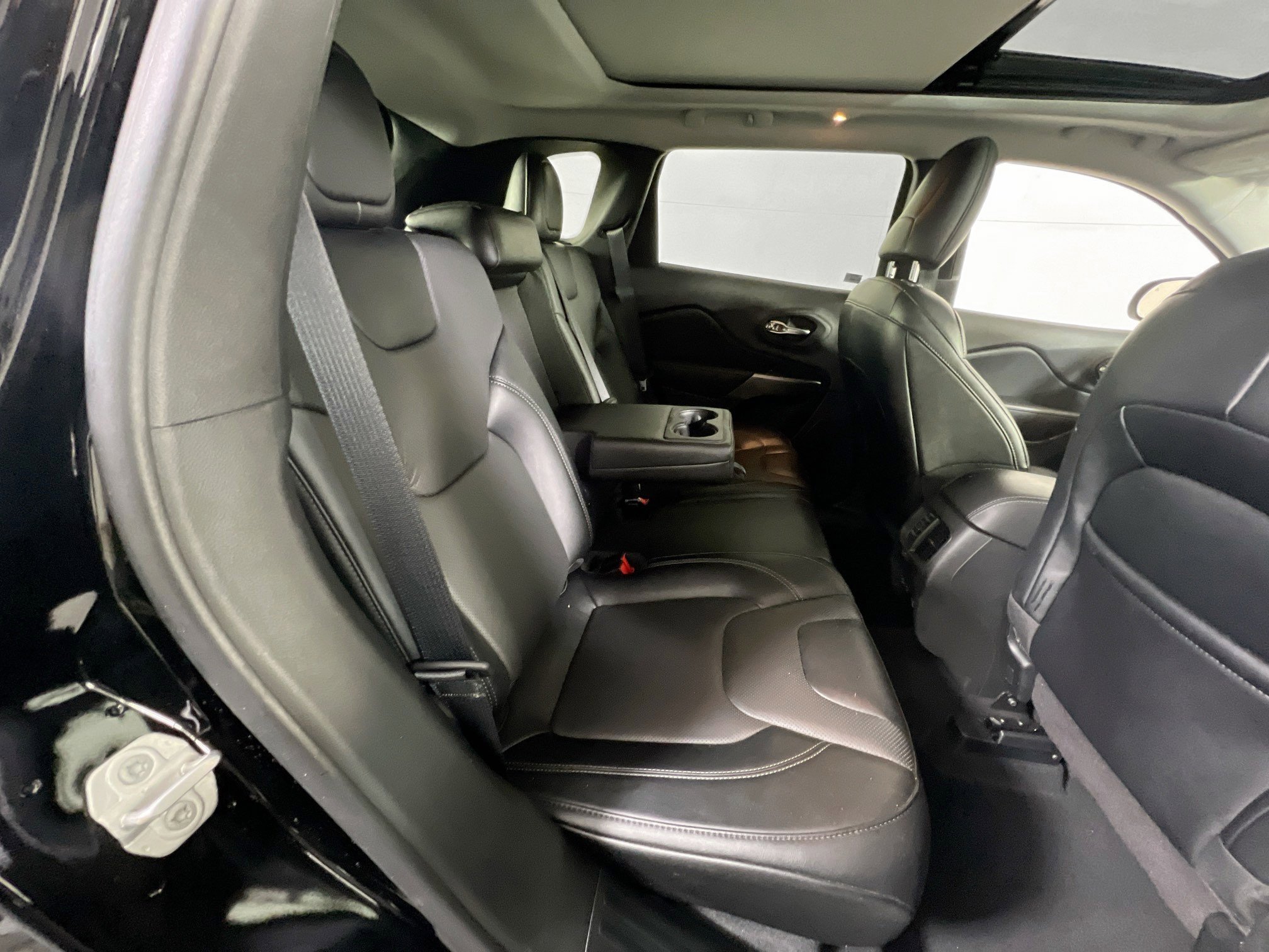 Used 2022 Jeep Cherokee Limited image 26