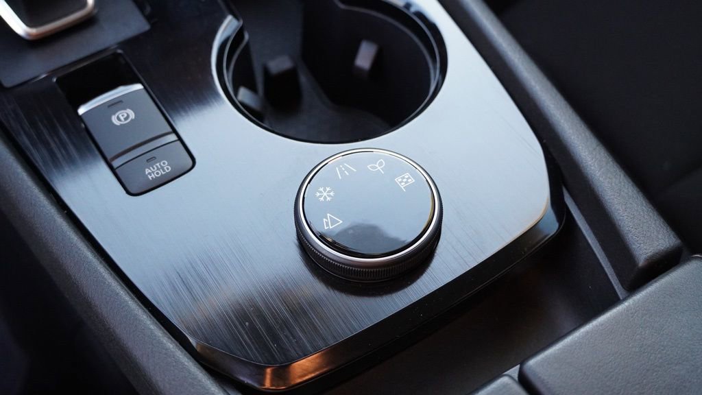 Used 2023 Nissan Rogue S image 37