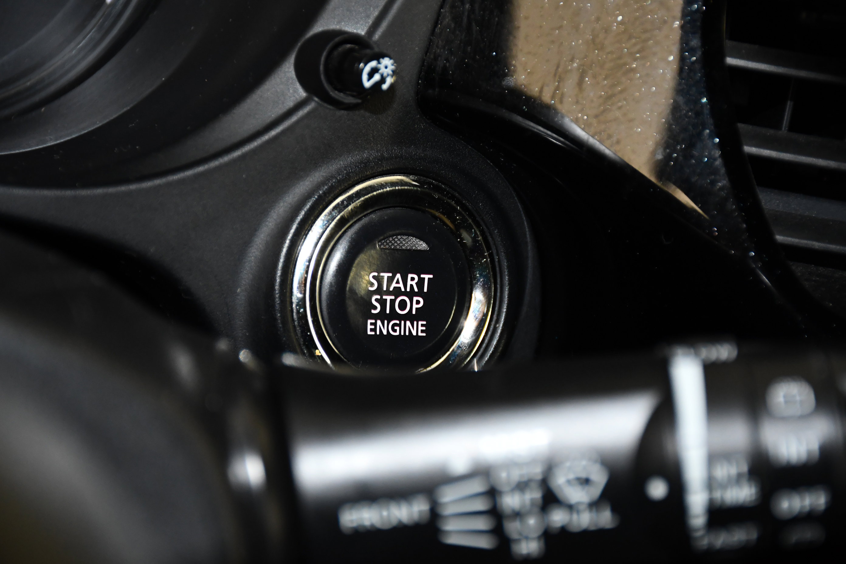 Used 2018 Mitsubishi Outlander LE AWD/4WD image 25