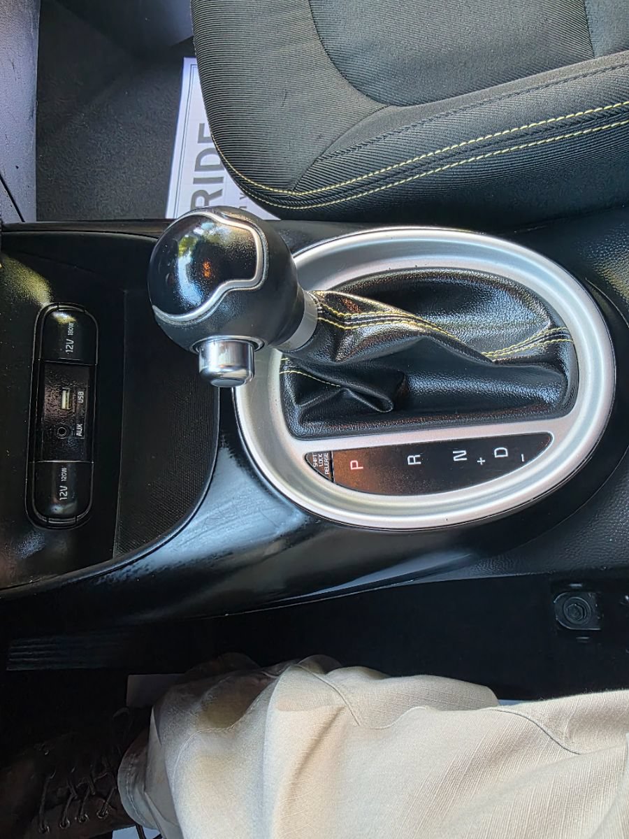 Used 2016 Kia Soul + FWD image 23