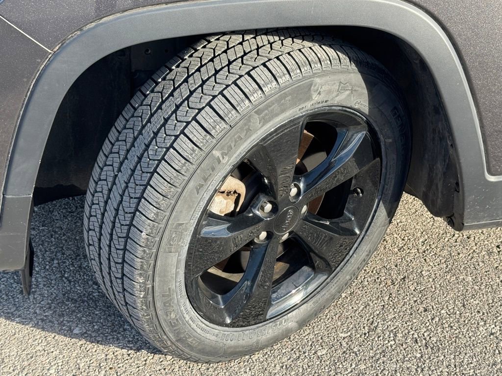 Used 2019 Jeep Cherokee Altitude image 32