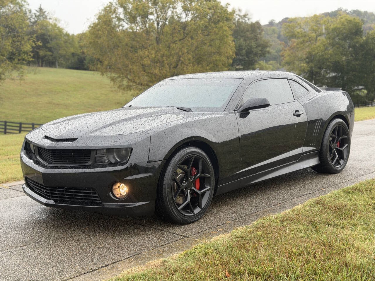 Used 2010 Chevrolet Camaro SS RWD image 2