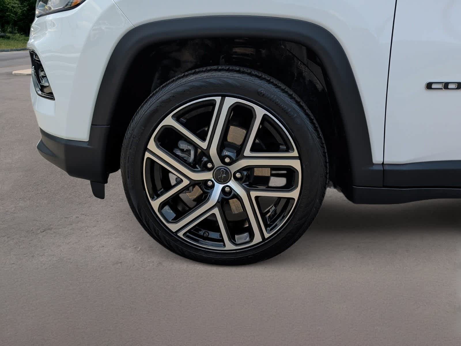 Used 2025 Jeep Compass Limited AWD/4WD image 11