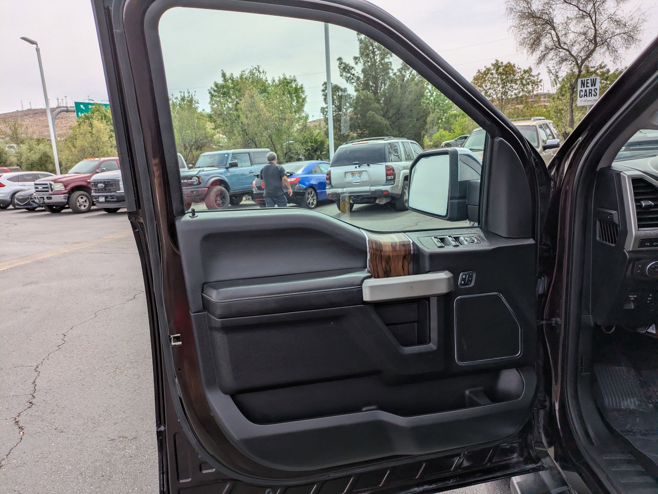 Used 2018 Ford F150 Lariat w/ Equipment Group 502A Luxury image 12