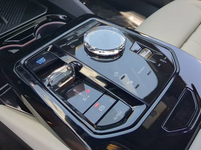 Used 2025 BMW i5 eDrive40i w/ Executive Package image 22