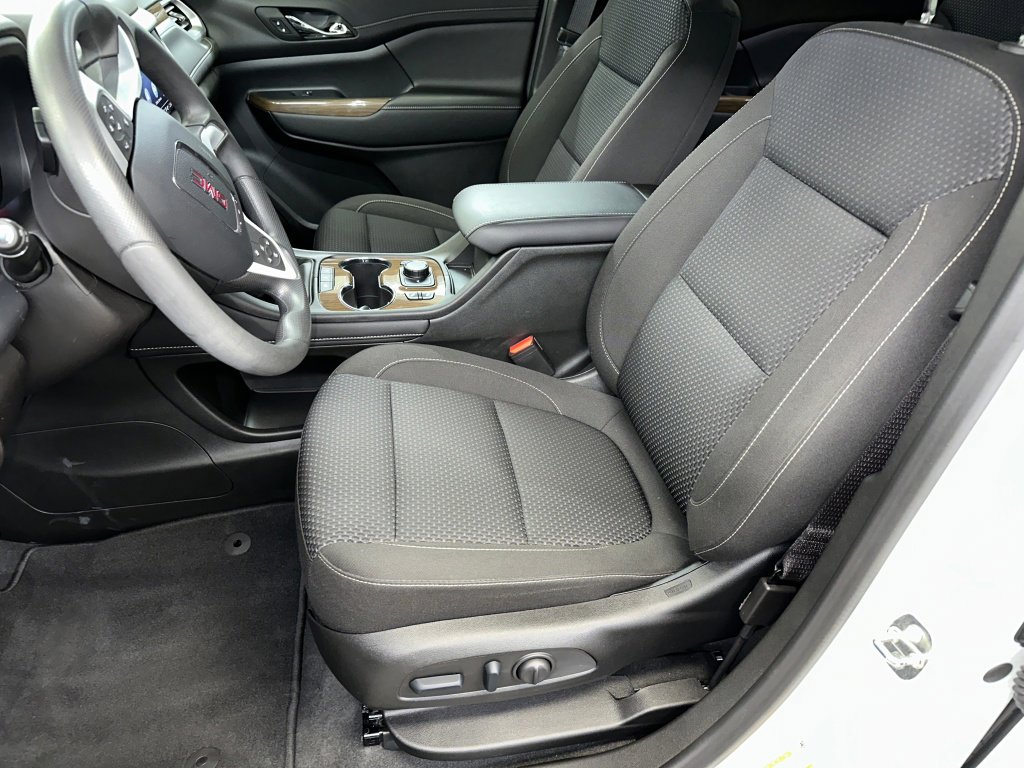 Certified 2023 GMC Acadia SLE w/ Driver Convenience Package image 2