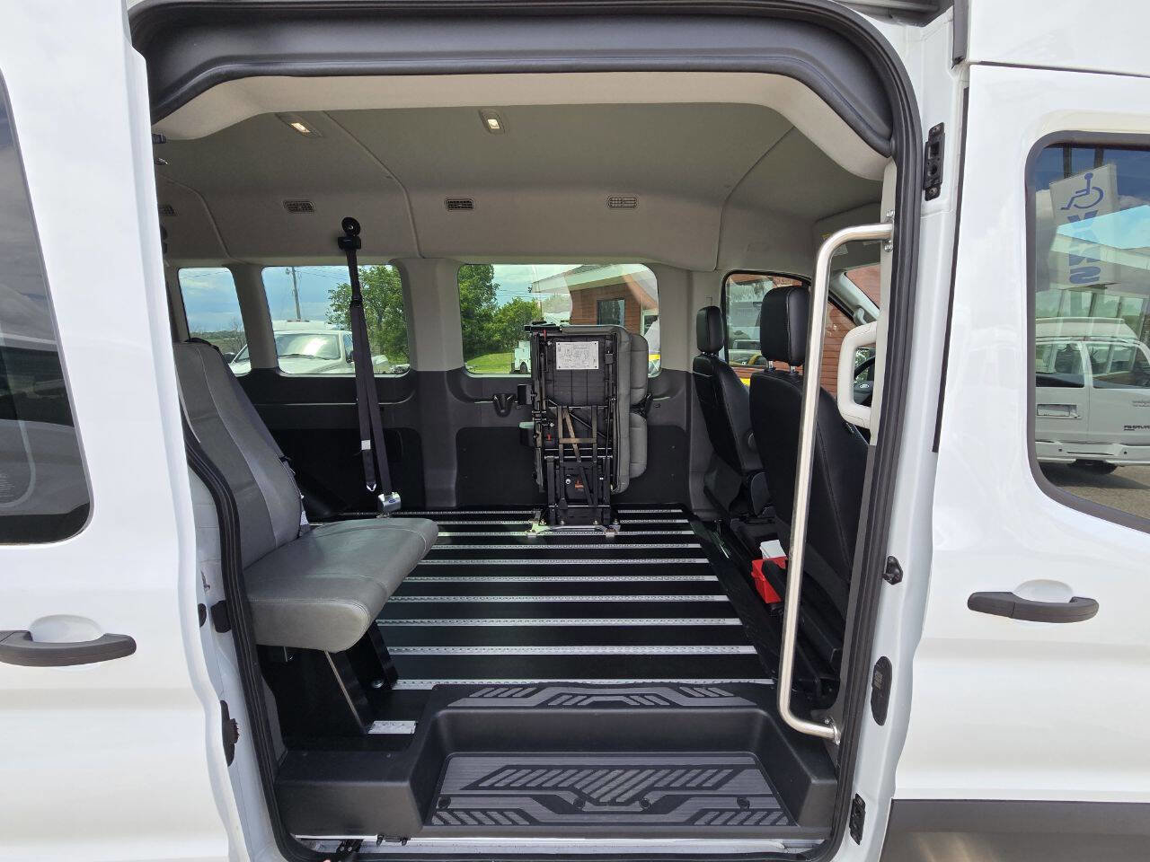 Used 2023 Ford Transit 350 XL image 22
