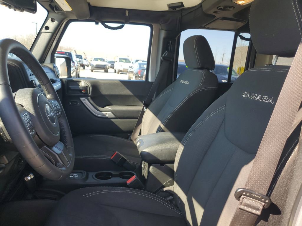 Used 2017 Jeep Wrangler Unlimited Sahara w/ Connectivity Group image 8