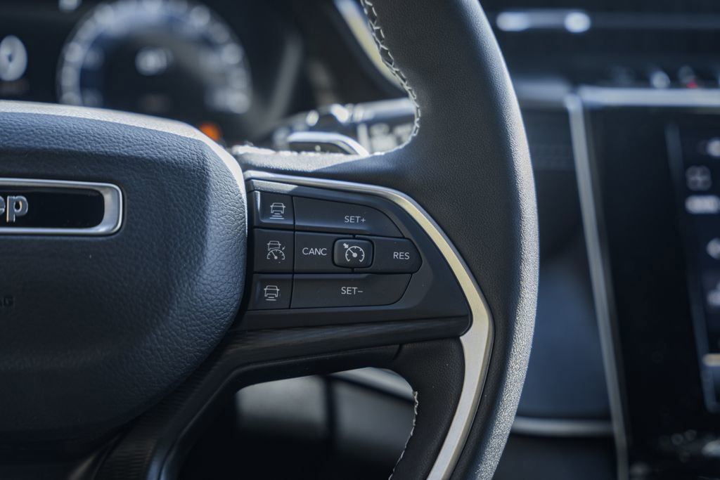 New 2025 Jeep Grand Cherokee Laredo X w/ Luxury Tech Group I image 29