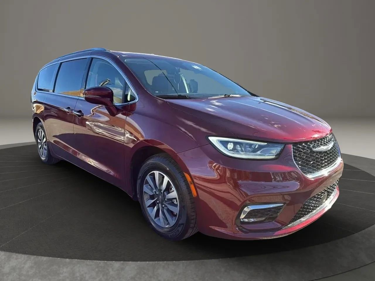 Used 2021 Chrysler Pacifica Touring-L image 3