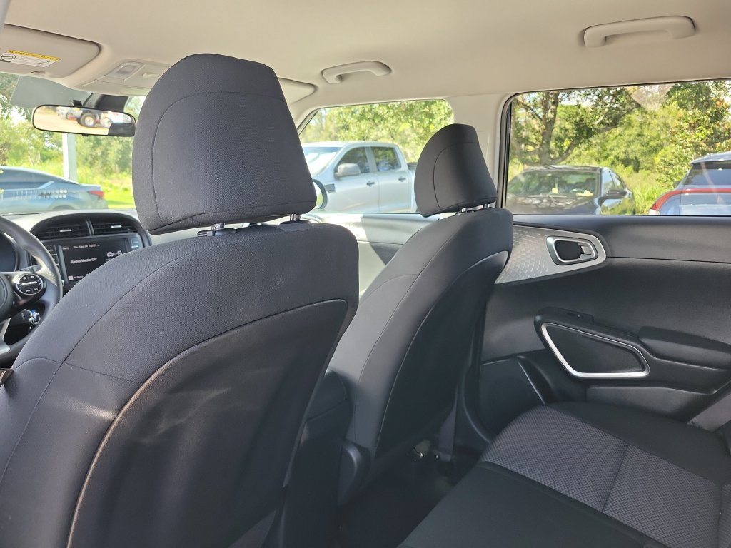 Certified 2025 Kia Soul LX FWD image 25
