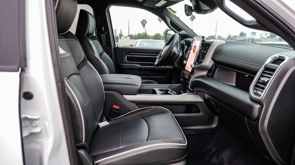 New 2026 RAM 3500 Laramie AWD/4WD image 20