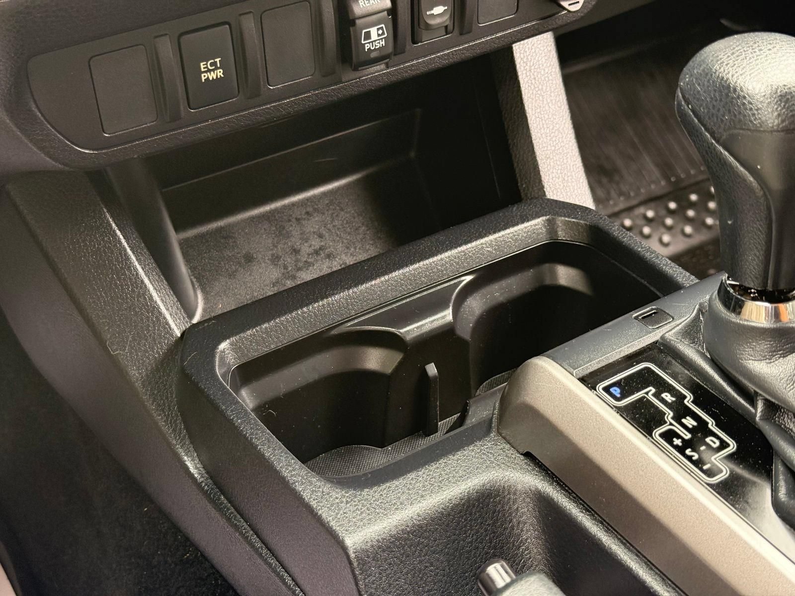Used 2018 Toyota Tacoma SR5 RWD image 40