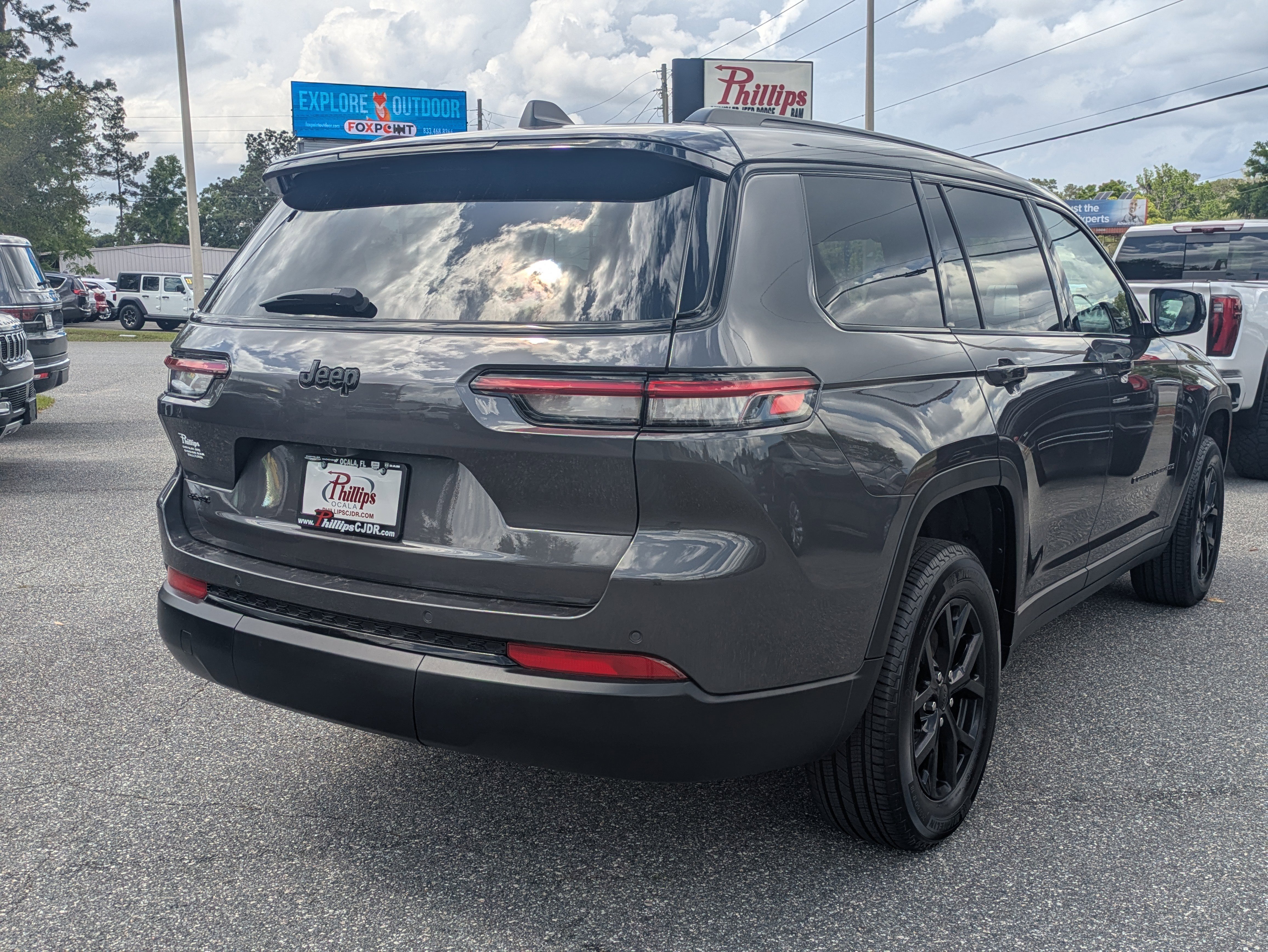 Used 2025 Jeep Grand Cherokee L Altitude AWD/4WD image 19