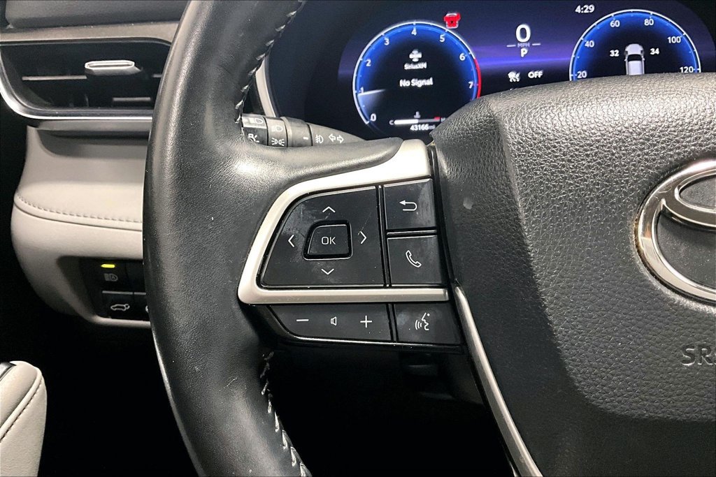 Used 2023 Toyota Highlander Limited FWD image 23