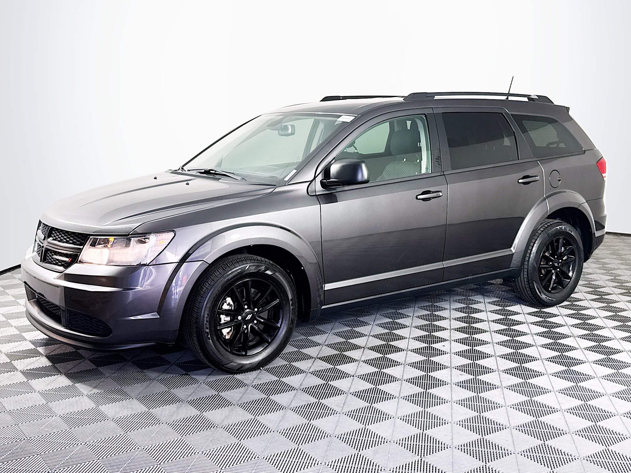 Used 2020 Dodge Journey SE w/ SE Popular Equipment Group image 4