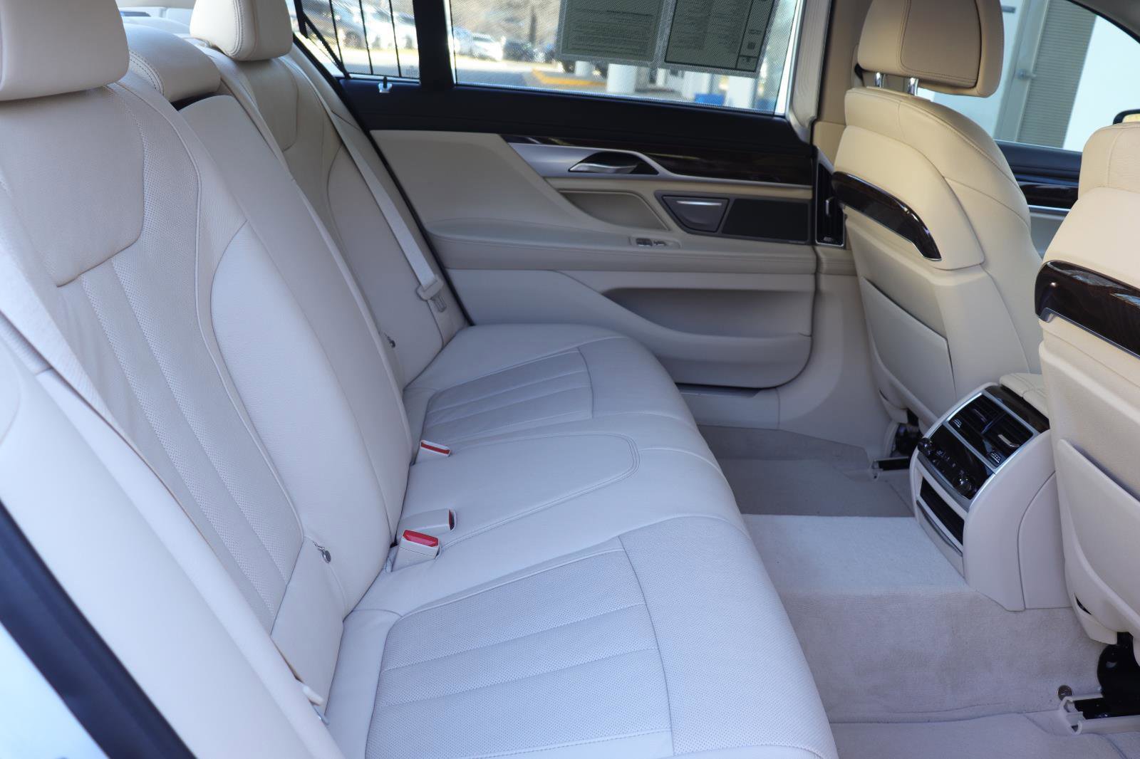 Used 2018 BMW 740i image 17