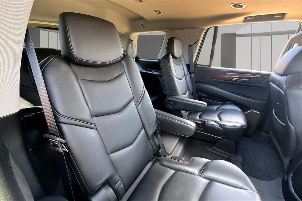 Used 2019 Cadillac Escalade Luxury AWD/4WD image 29