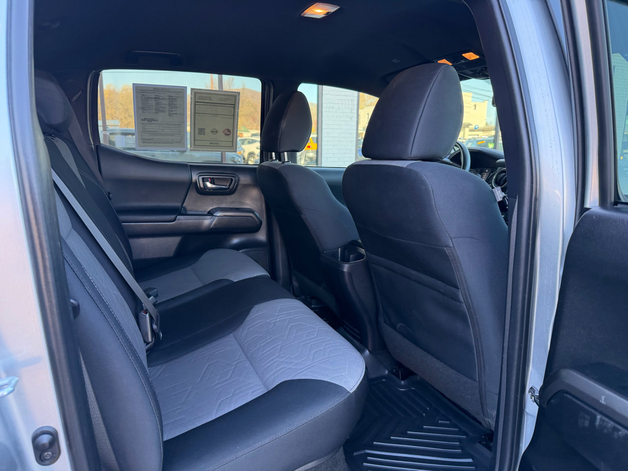 Used 2022 Toyota Tacoma TRD Off-Road image 21