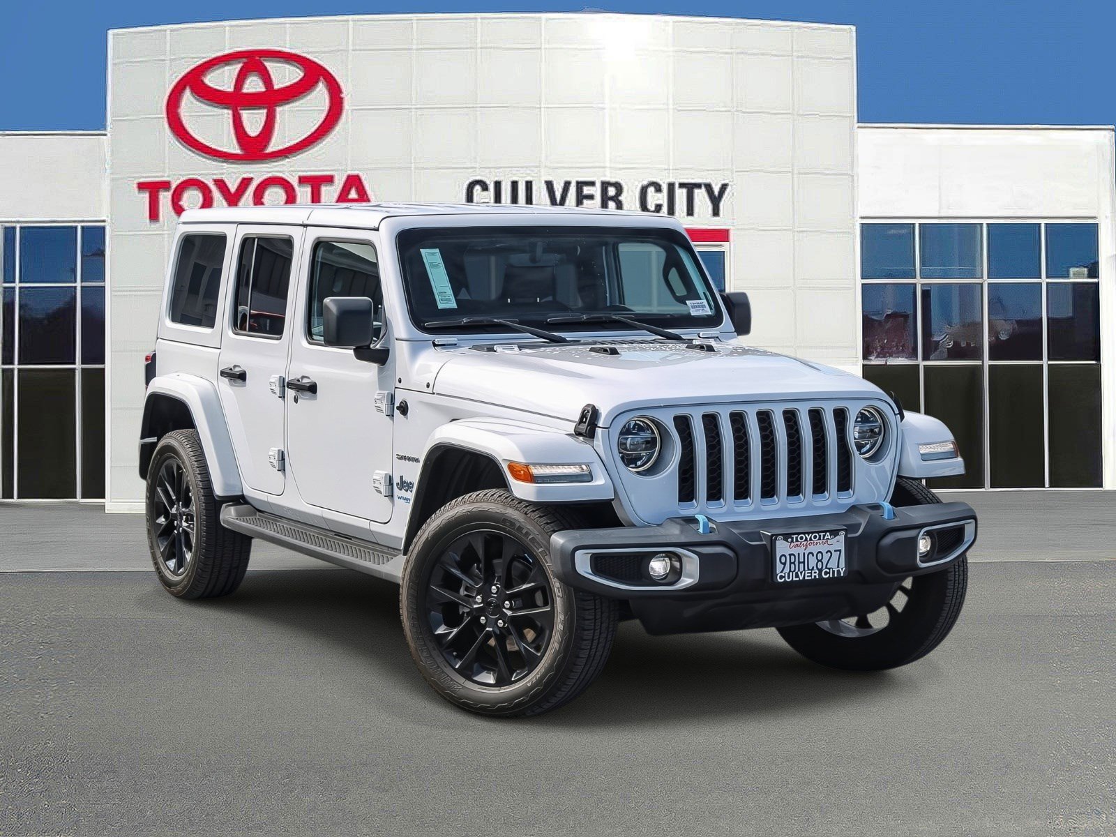 Used 2022 Jeep Wrangler Unlimited Sahara image 1
