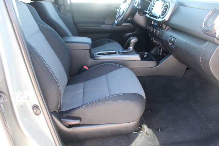 Used 2022 Toyota Tacoma TRD Off-Road AWD/4WD image 21