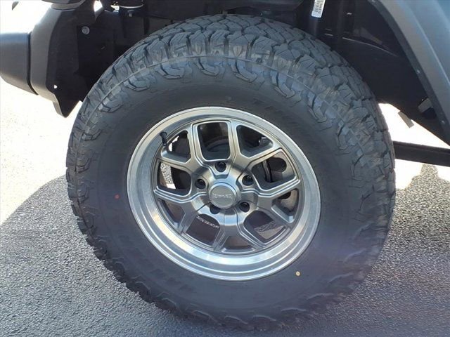 Used 2025 Jeep Wrangler Sport image 30