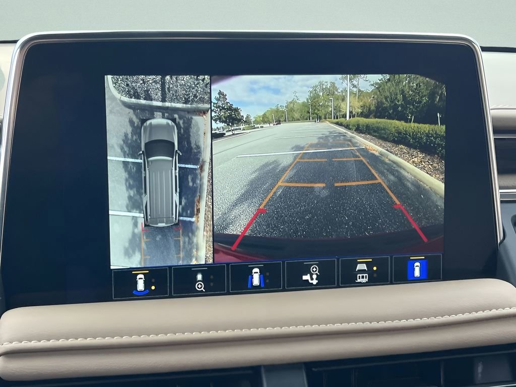 Used 2024 Chevrolet Suburban Premier image 21