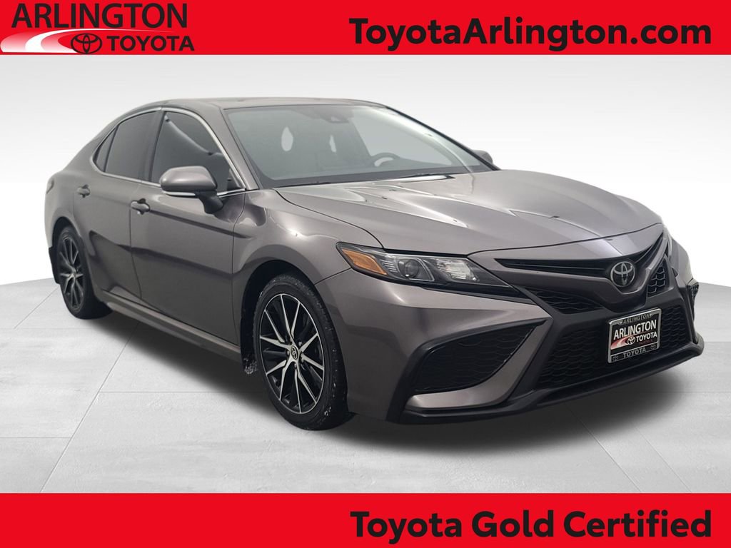 Used 2022 Toyota Camry SE w/ Cold Weather Package