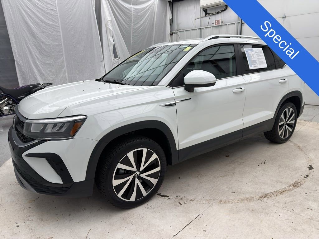 Used 2024 Volkswagen Taos SE image 3