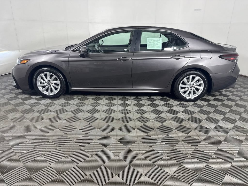 Used 2024 Toyota Camry SE FWD image 6
