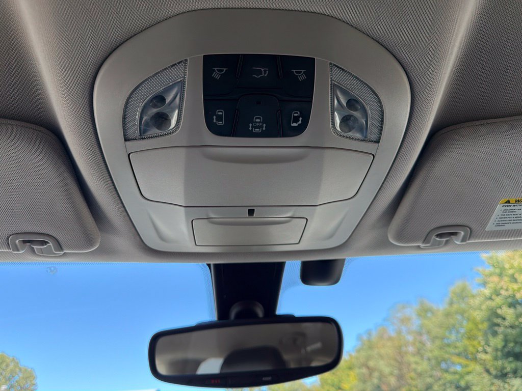 Used 2017 Chrysler Pacifica Touring-L FWD image 37
