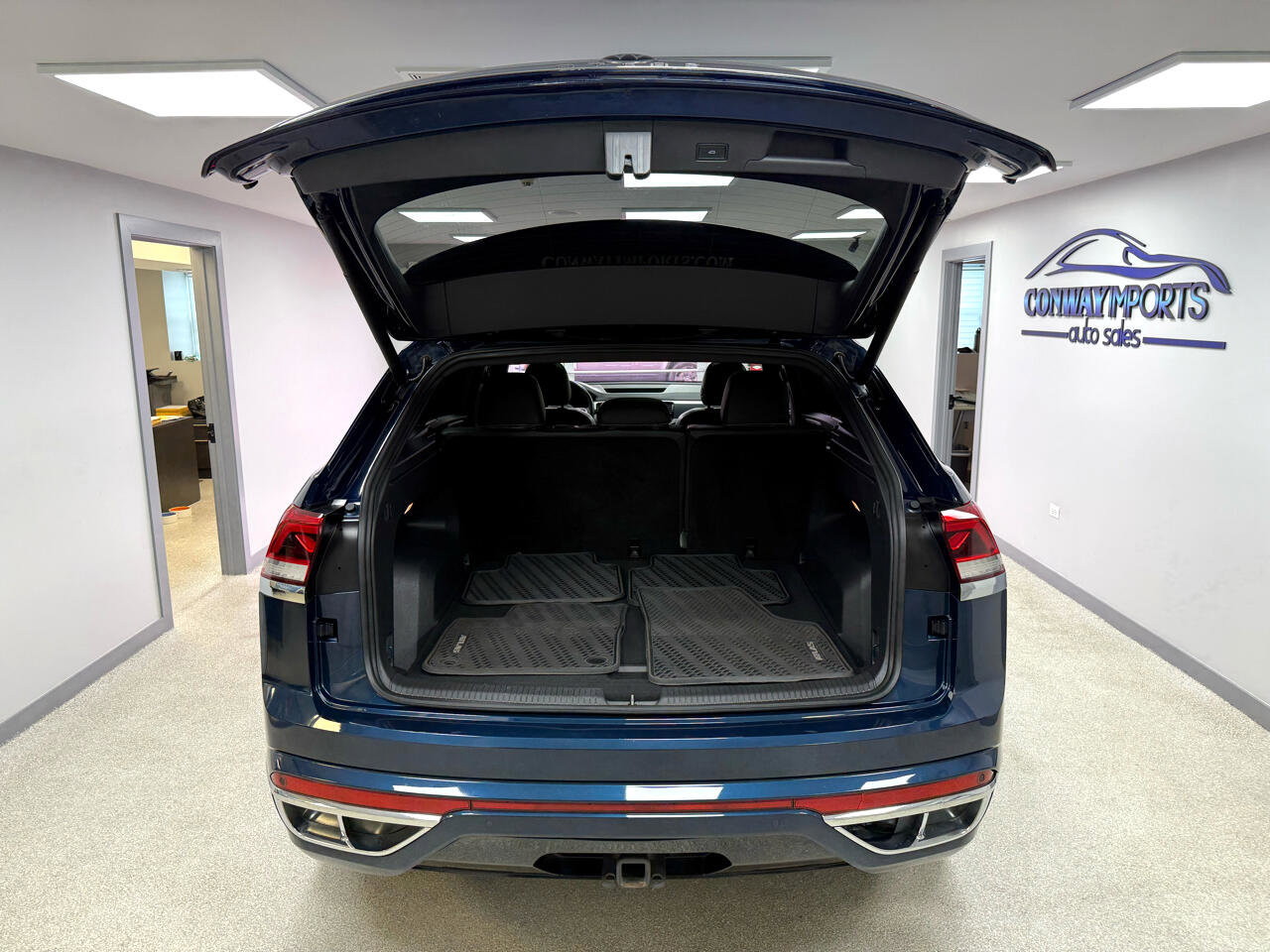 Used 2021 Volkswagen Atlas Cross Sport SEL Premium image 35