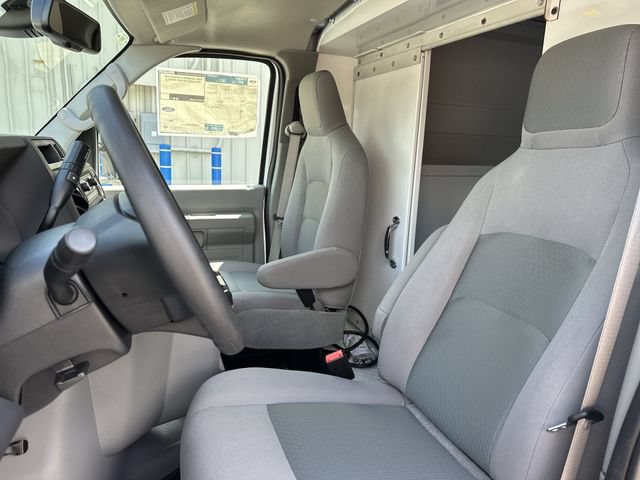 New 2027 Ford E-350 and Econoline 350 Super Duty w/ Interior Upgrade Package RWD image 15