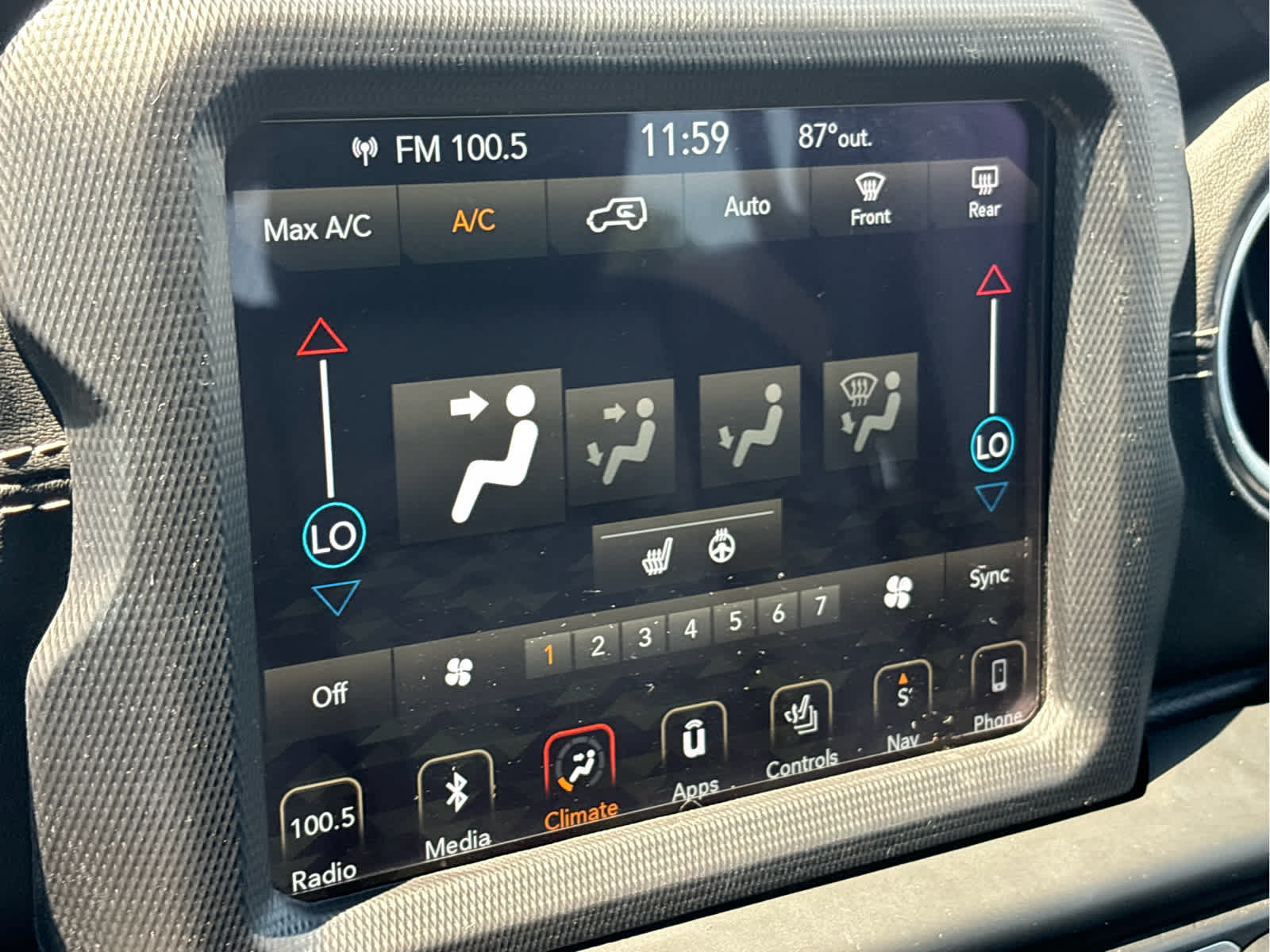 Used 2018 Jeep Wrangler Unlimited Sahara AWD/4WD image 15
