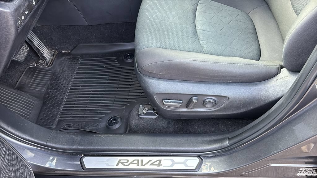 Used 2024 Toyota RAV4 XLE w/ Convenience Package AWD/4WD image 28
