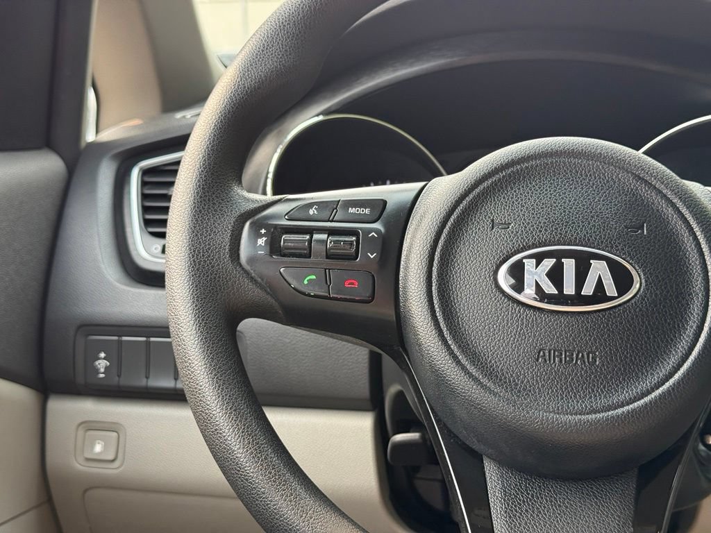 Used 2016 Kia Sedona LX w/ LX Convenience Package FWD image 16