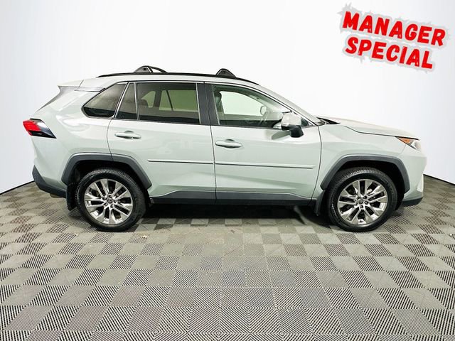 Used 2021 Toyota RAV4 XLE Premium image 9