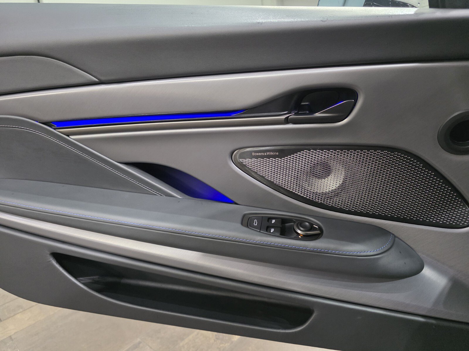 New 2026 Aston Martin Vanquish RWD image 16