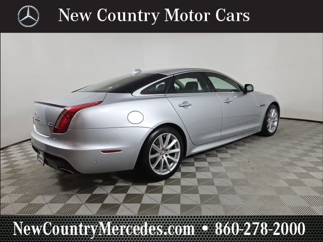 Used 2018 Jaguar XJ R-Sport image 11