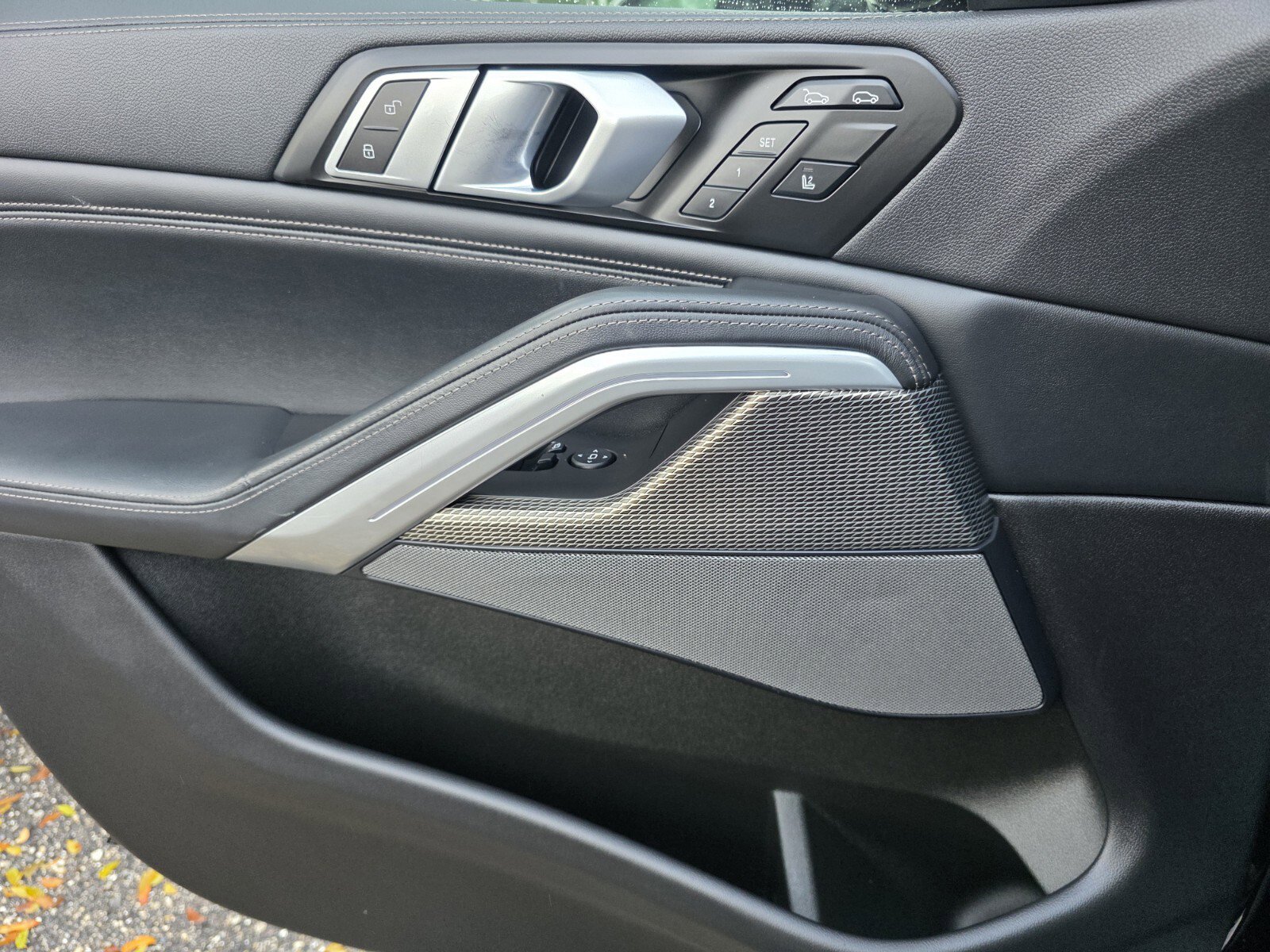 Used 2023 BMW X6 M50i w/ Shadowloine Package image 26