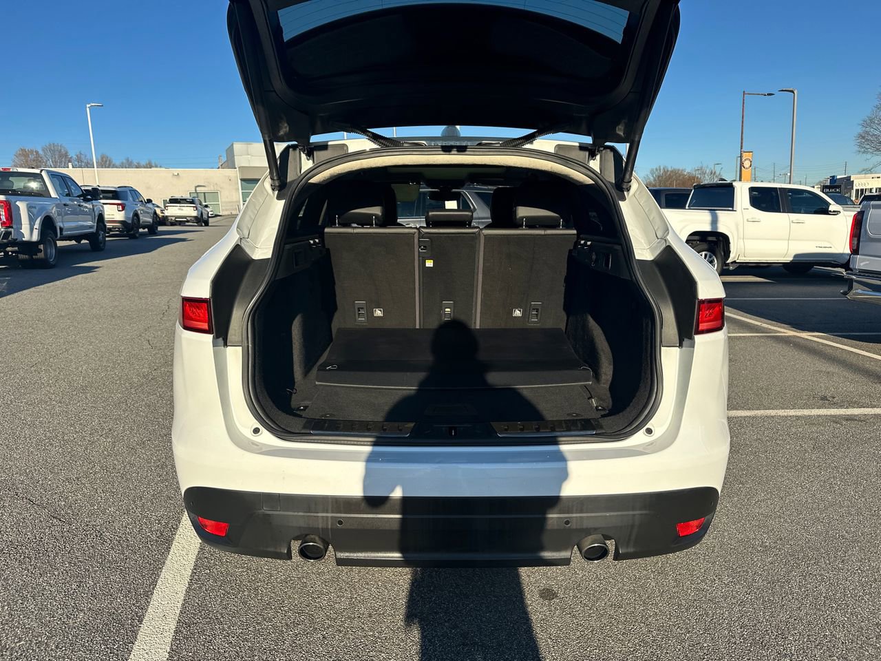 Used 2019 Jaguar F-PACE Premium image 18