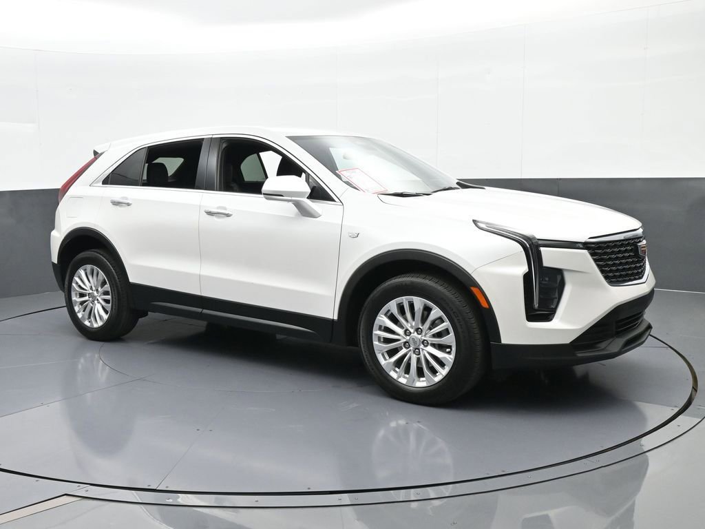 Used 2024 Cadillac XT4 Luxury w/ Cold Weather Package image 8