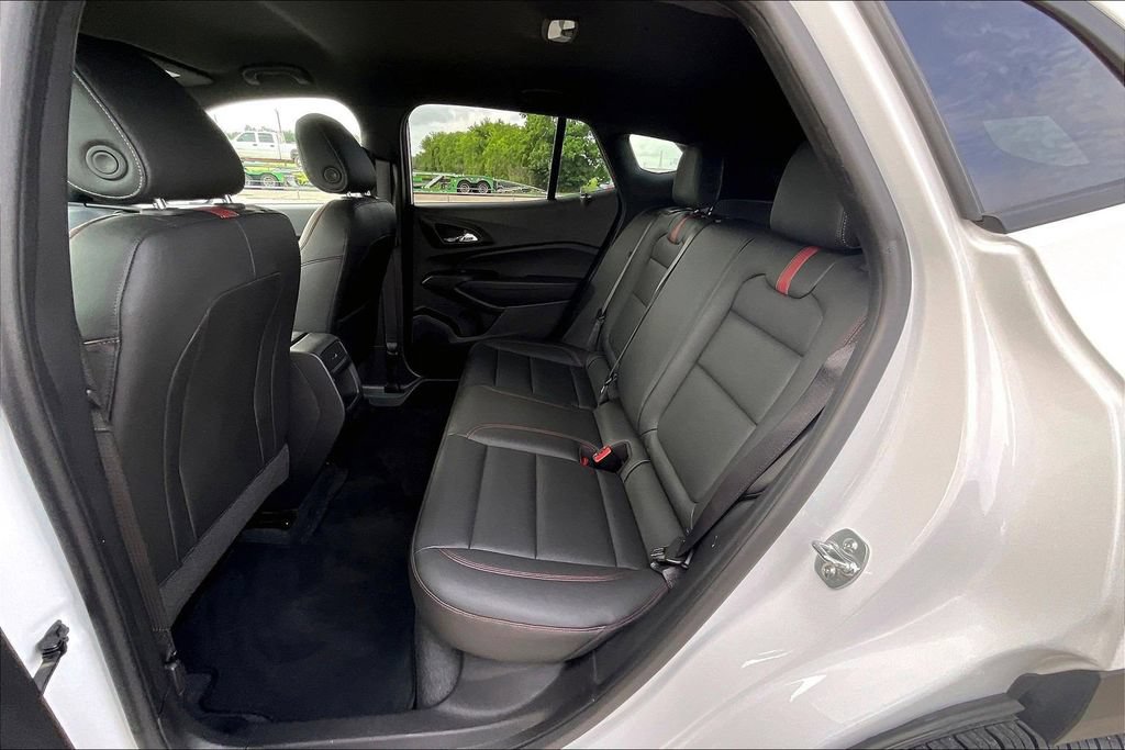 Used 2025 Chevrolet Trax RS FWD image 19