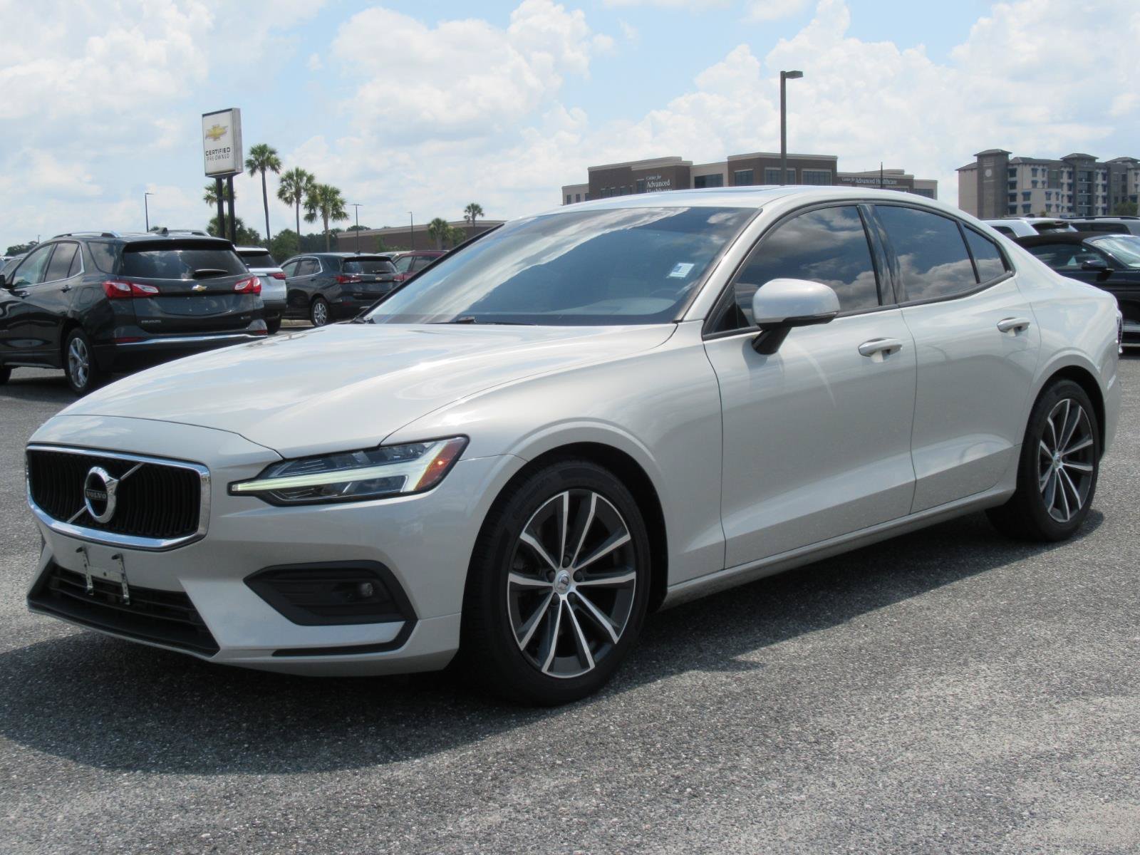 Used 2021 Volvo S60 T5 Momentum FWD image 3