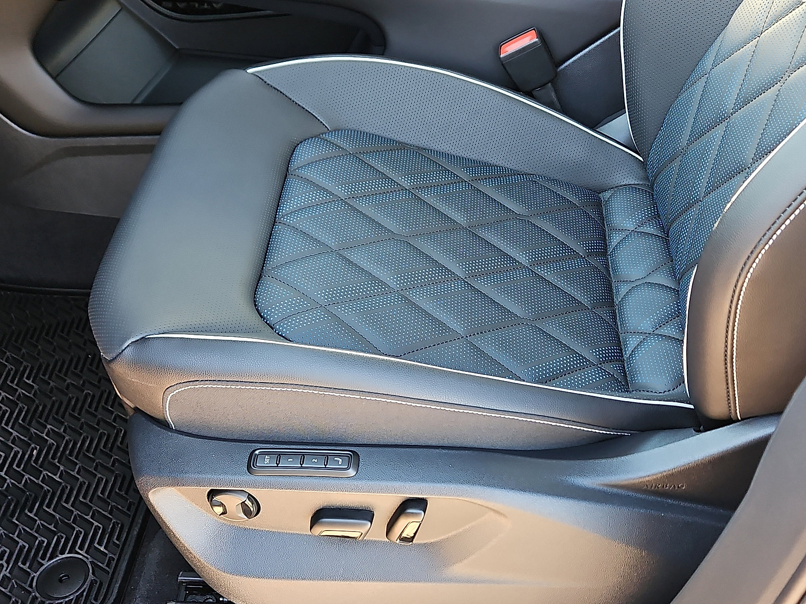 New 2026 Volkswagen Atlas Cross Sport SEL Premium R-Line image 12