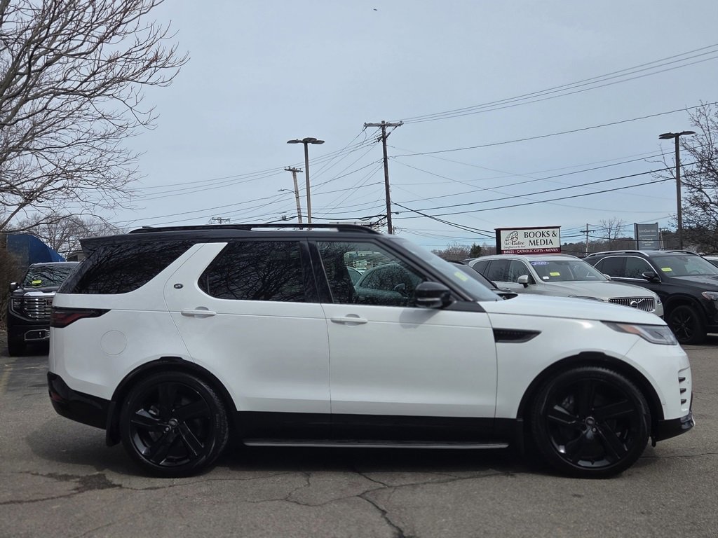 Used 2025 Land Rover Discovery Dynamic SE image 6