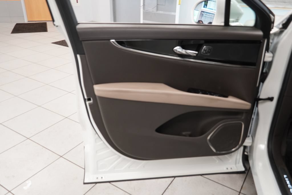 Used 2022 Lincoln Nautilus Reserve AWD/4WD image 5