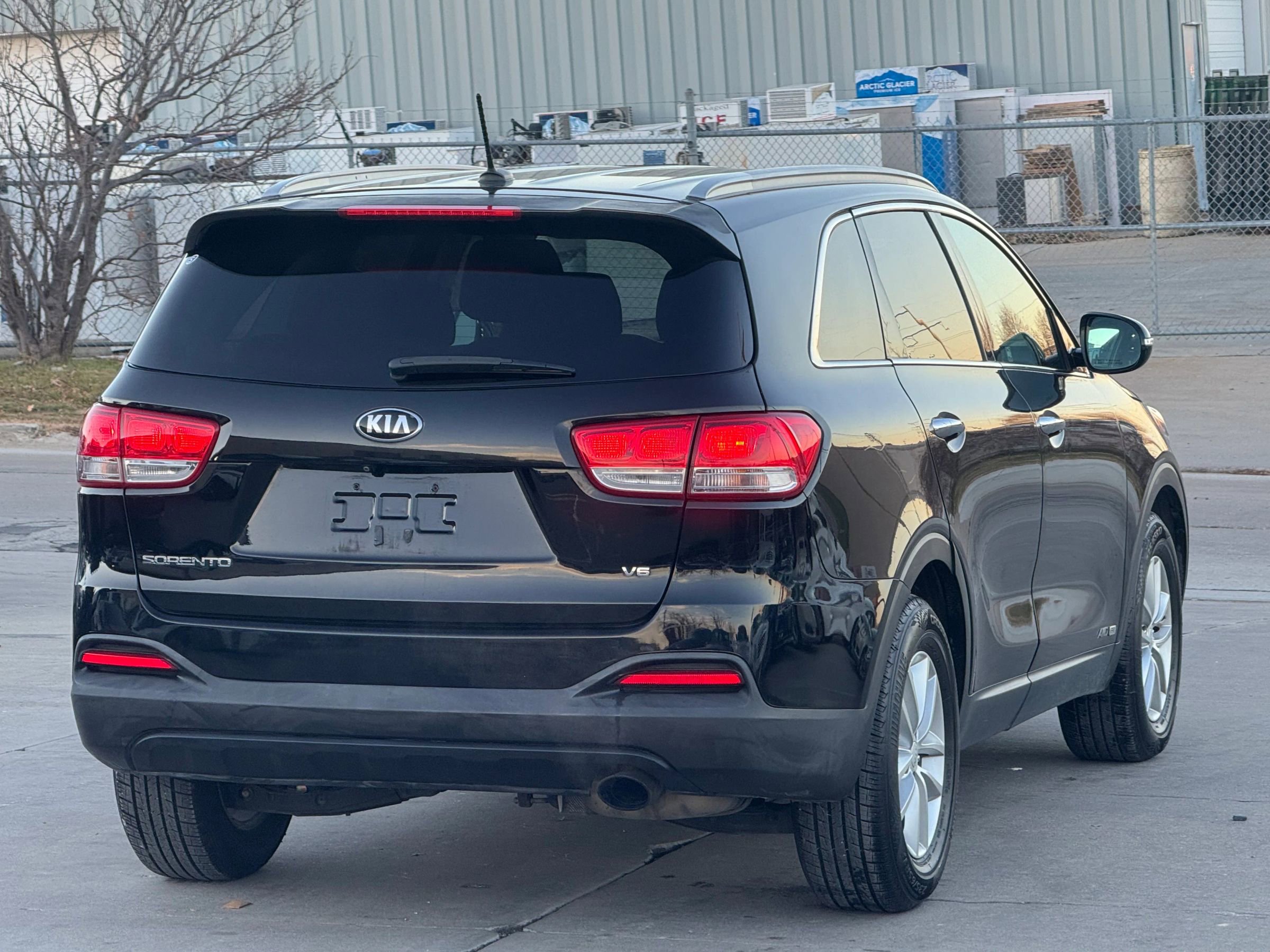 Used 2017 Kia Sorento LX Sport Utility 4D image 6