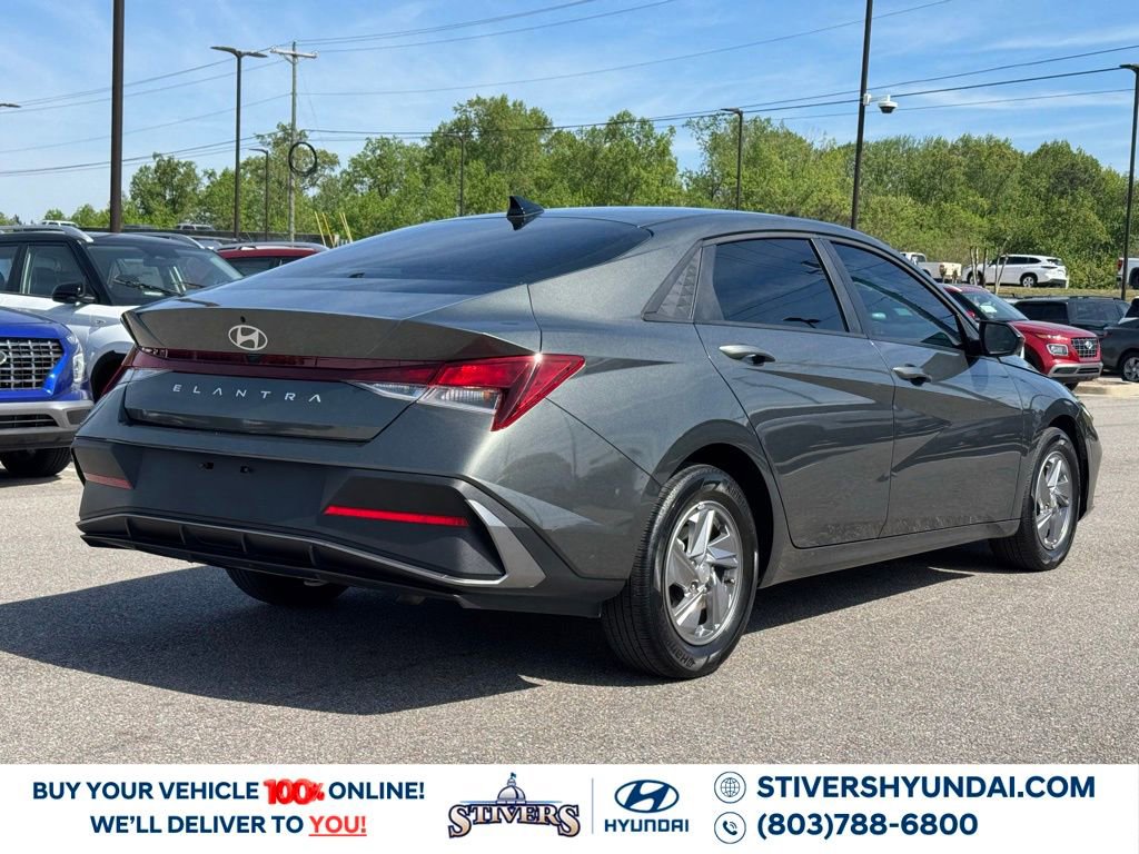 Used 2025 Hyundai Elantra SE image 13